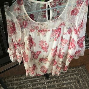 No Boundaries White and Cream Flutter Sleeve Blouse